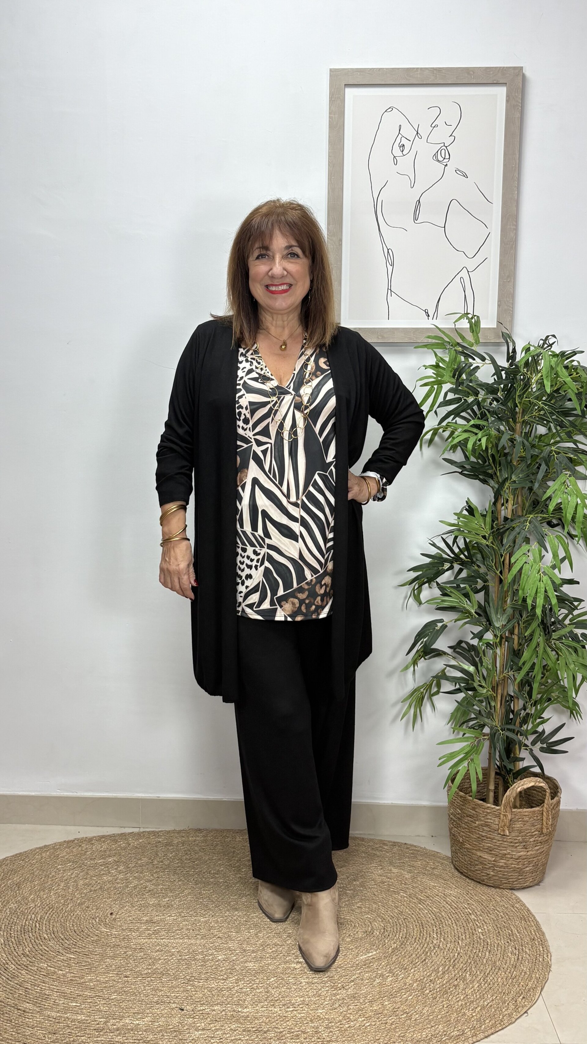 Rebeca Lisa Larga Negra - 1