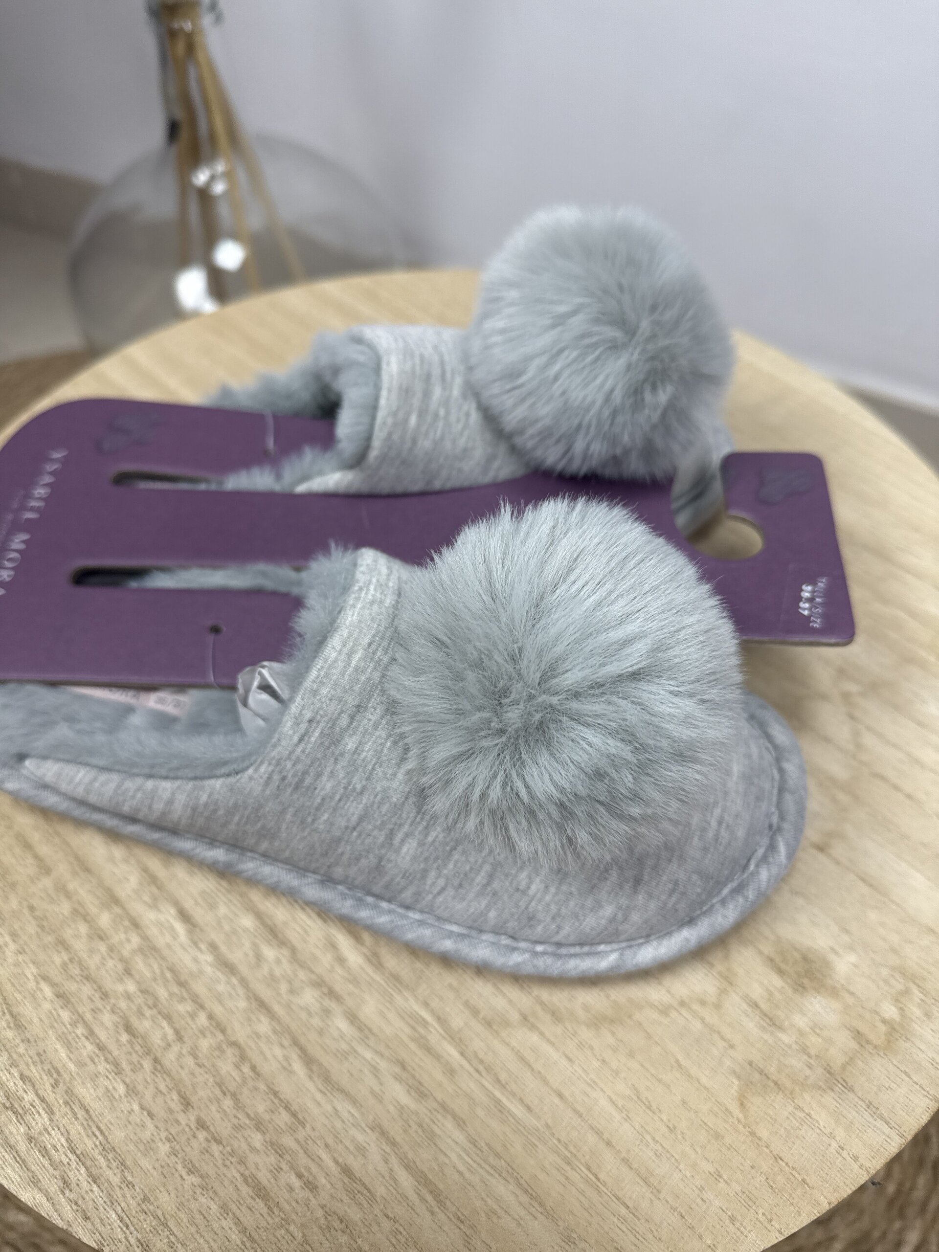 Zapatillas de Casa Gris Pompón Ysabel Mora - 1